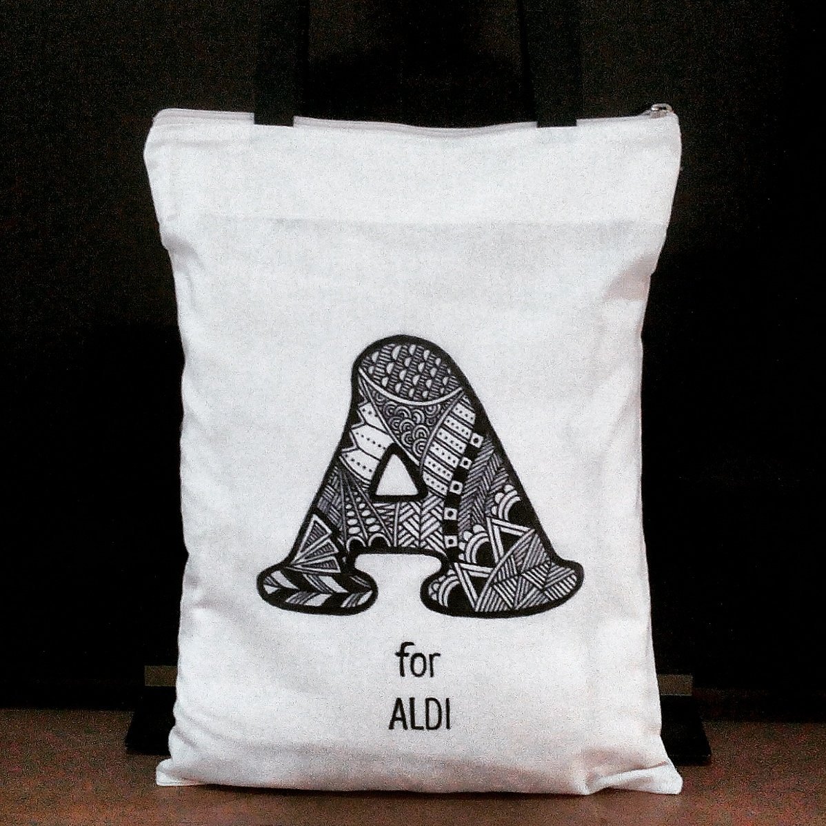 RiniRRusli's tweet photo. #RinRusDoodleArt #totebag #tasblacu #kadounik #handmade #dietkantongplastik https://t.co/QzopurZ0DL