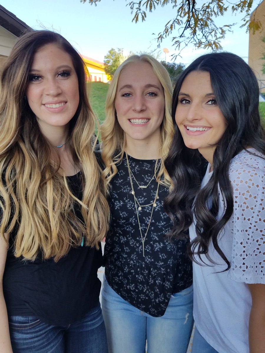 SydAsay's tweet photo. Cheers to the girl that needs more fingers to put all her state rings on. HAPPY BIRTHDAY BFF!!😊 Love ya Hannah https://t.co/xKJ2rSC9W6