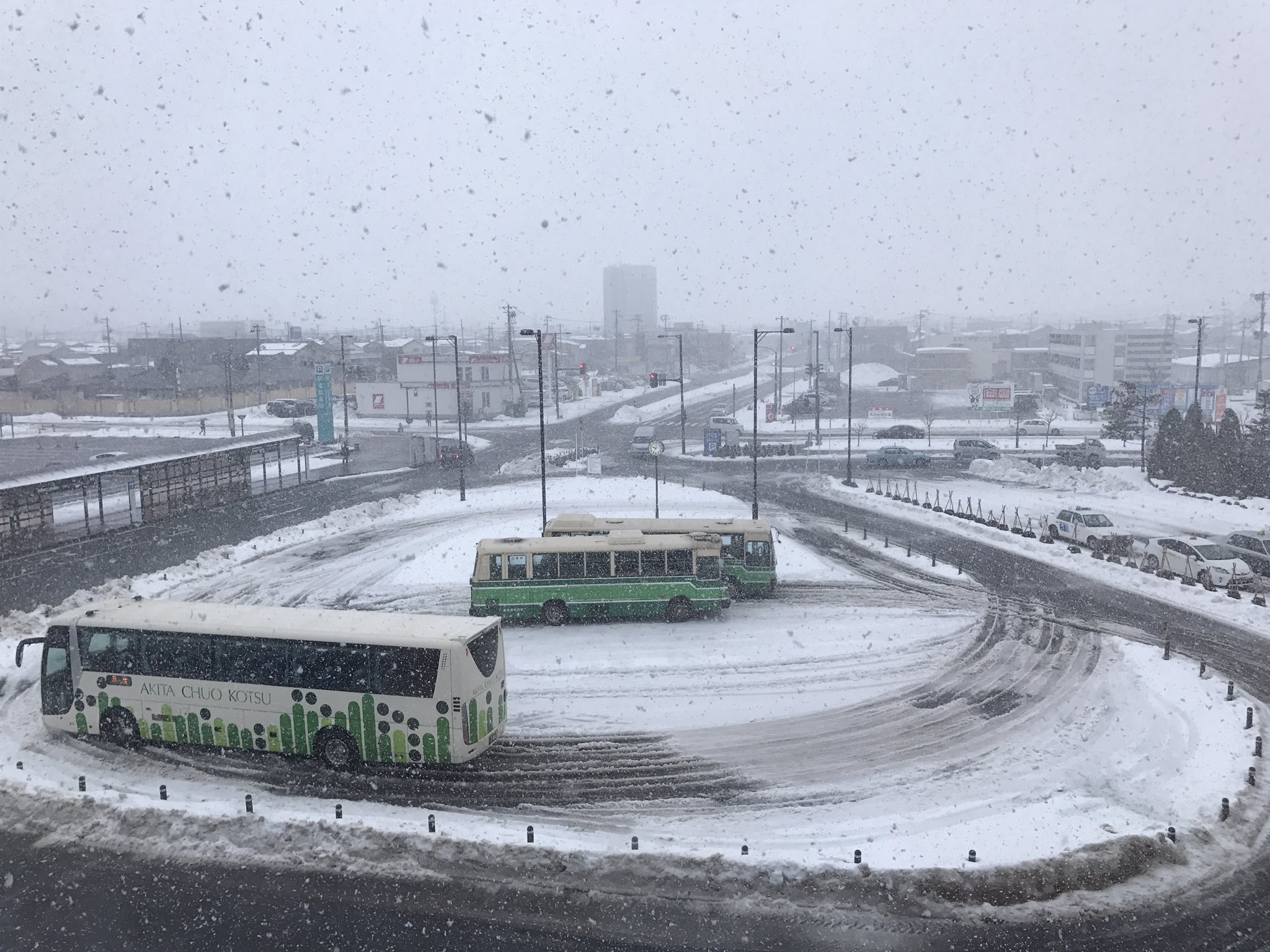 村木祐輔 気象予報士 元 サブ3ランナー 昨日の夜から 雨 霰 あられ 霙 みぞれ 雪と全部降ったんじゃないか 雷も鳴ったし 非常にせわしない天気の秋田市です 今は湿った重い雪 あとは雹 ひょう だけ T Co Hlvin4vlp0 Twitter