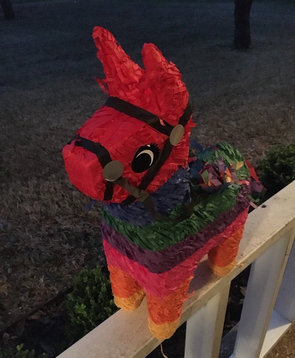 GeorgiaPinata's tweet image. The sky grew darker, painted blue on blue, one stroke at a time, into deeper and deeper shades of night.