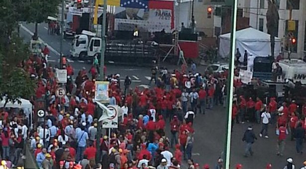 DiarioContraste's tweet photo. Oficialismo convocó movilización en paralelo con la MUD para el #23Ene https://t.co/kic0CliKQ6 https://t.co/Zj1ClDd8aI