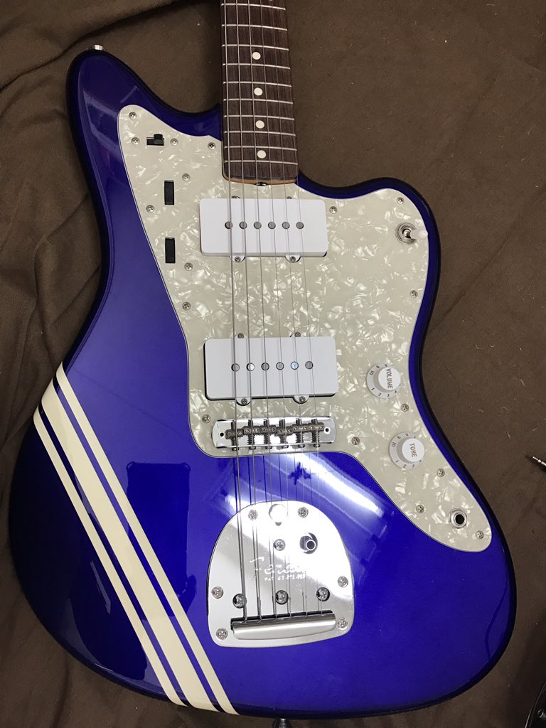 Imarm イマーム Fender Japan Jm66 Co Jb アニメ Angel Beats の中でガルデモのひさ子の使うギターを再現したモノ ピックアップなんかを変えてよりジャズマスっぽい音になる様改造してある ジャズマスにハマるきっかけになったギター T Co