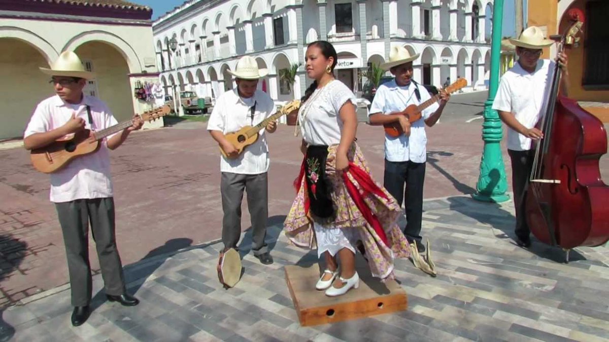 VeracruzTurismo's tweet image. Décimas y son jarocho llegan a Tlacotalpan, #Veracruz nuestra #CiudadPatrimonio en las Fiestas de #LaCandelaria2017. 
¡Siente la tradición!
