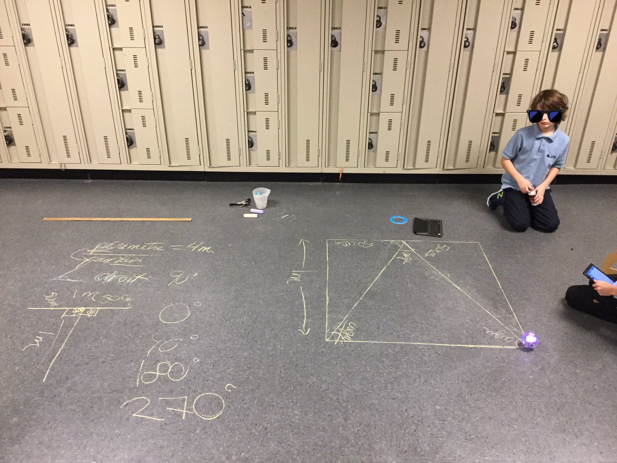 maulamm's tweet image. Géométrie et programmation en action: angles, mesure et périmètre. 3ème année #sphero #eduprof #codinginclass #programmation