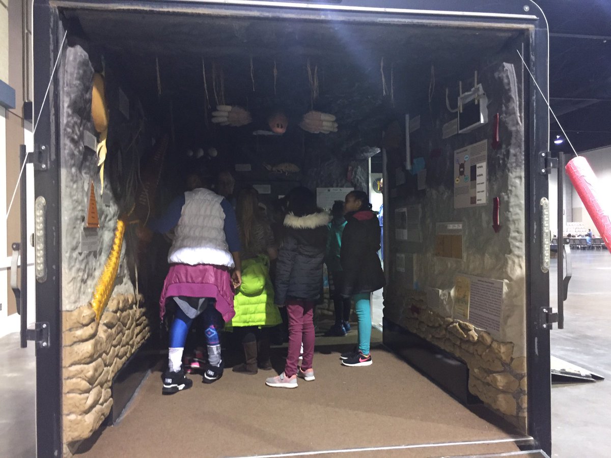 MrsBennett512's tweet photo. Ss learning where their food comes from! Loved the engagement and the thoughtful questions! #sliceofag @ApacheIS512 https://t.co/lMy9FsFk2Y
