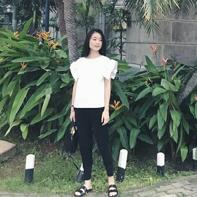 My kind of ootd 😊 #OOTDIRADIO @Iradiojakarta <a href="/LunaHabit/">LunaHabit</a>