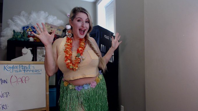 I'm online now to bring some happy summer sunshine to your winter day! :D https://t.co/mp8SXn1mor https://t