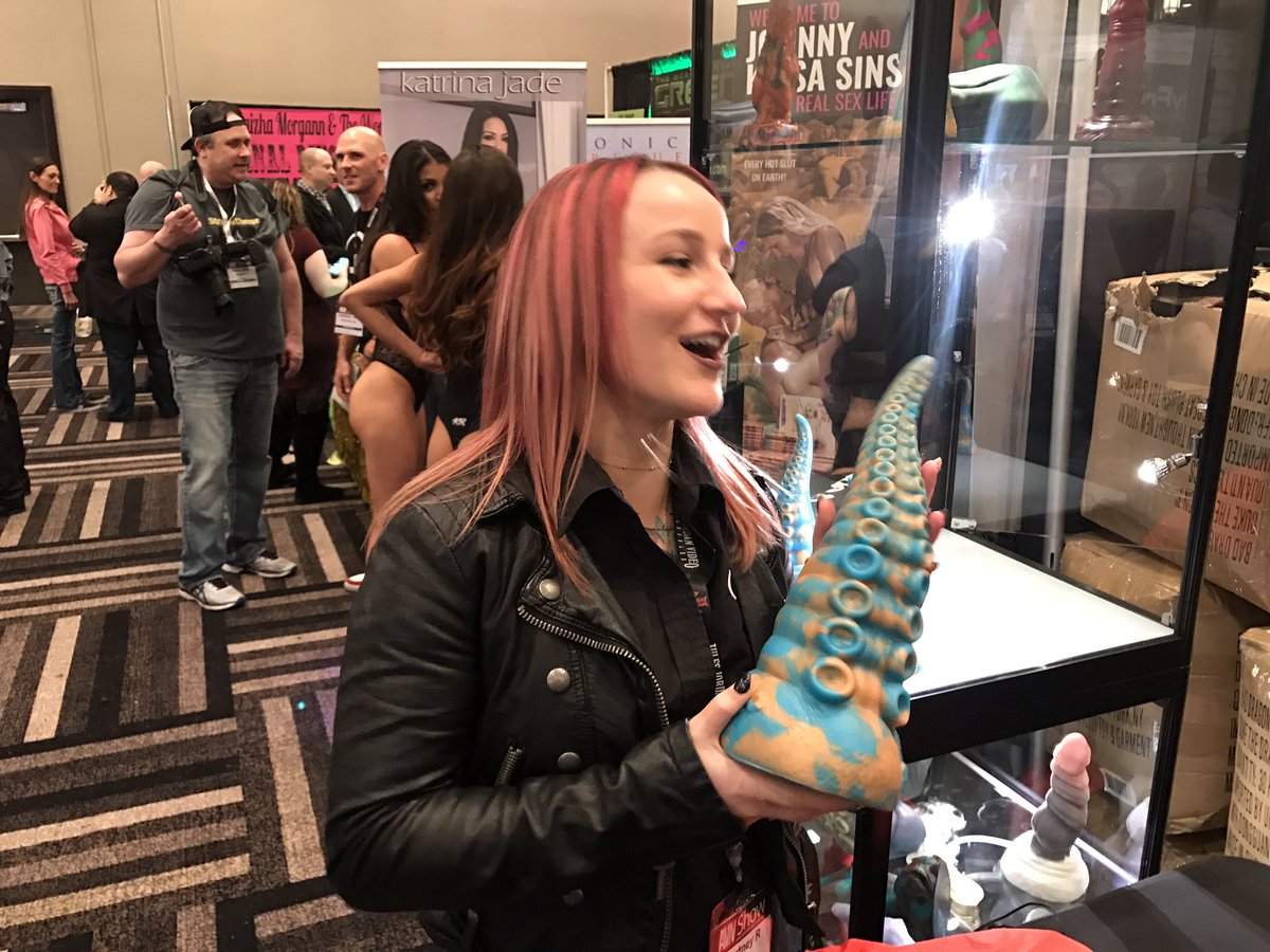 go2alt's tweet photo. We love this @bad_dragon toy!!! https://t.co/SfAKuO0Scc