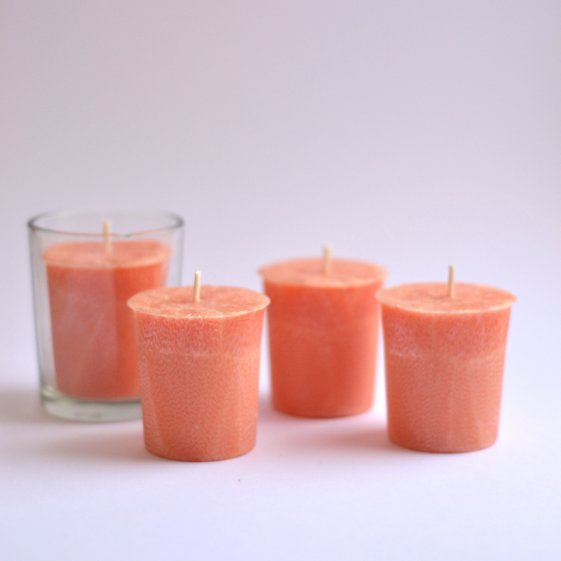 ideyna's tweet photo. A puff of patchouli is one of our favourite #weekend #scents LEt's get into calm mode! https://t.co/4BBvGO7Mb4 #allnatural #candles #palmwax https://t.co/OyoKYQxk20