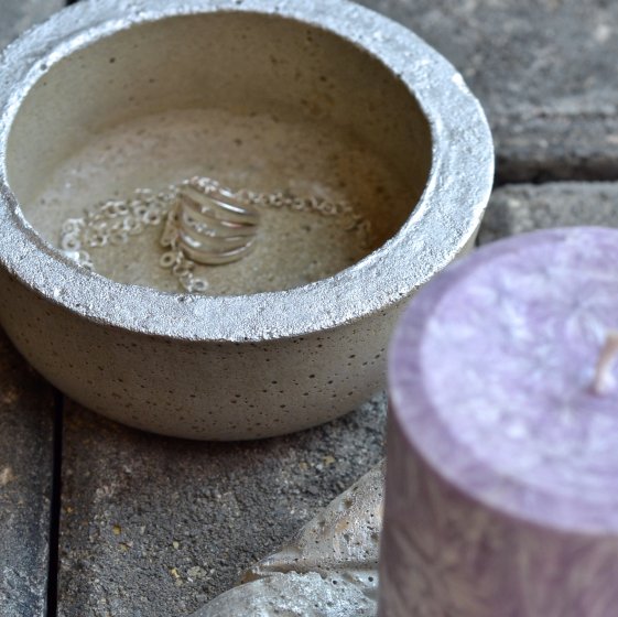 ideyna's tweet photo. This #concrete #bowl is handcasted, sanded, painted &amp; sealed for a stainfree finish. Perfect addition to your home.  https://t.co/5HYx7MS7LU https://t.co/MNElxcIrkf