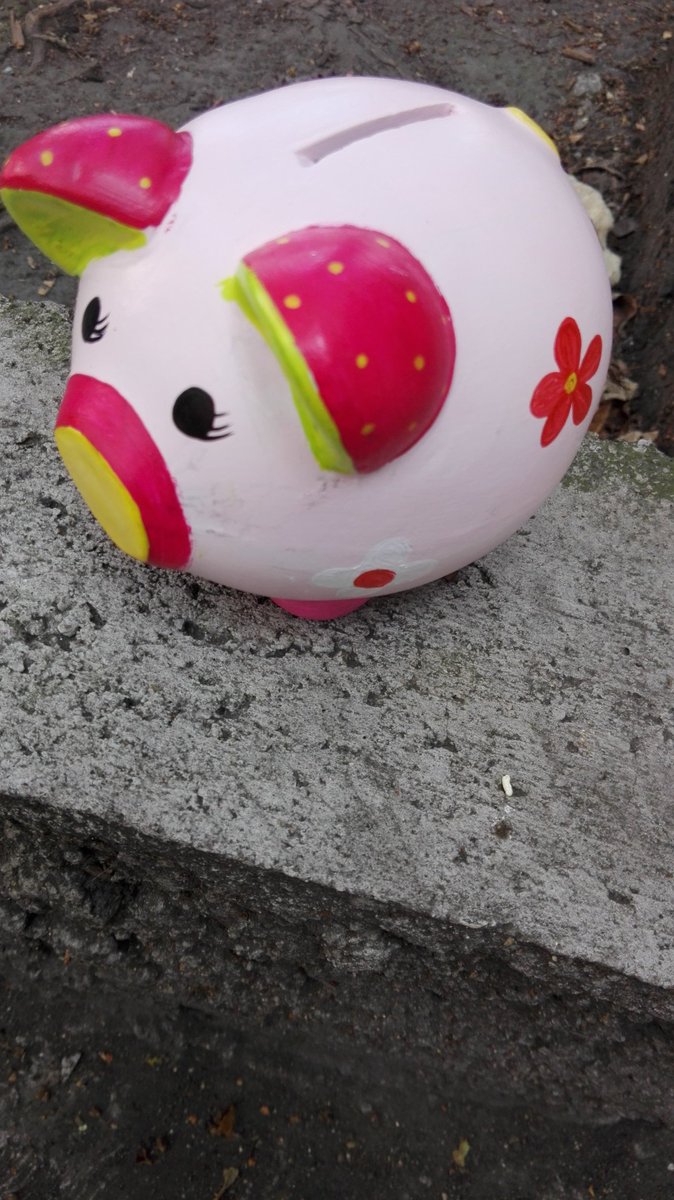 saskiabethsa's tweet photo. #YaCasiEsSanValentinYYo ya estoy haciendo mi pedido de #OinksOinks. .  https://t.co/S2YF2aIObD #Follow #DobleTentacion #OinksCreaAdiccion https://t.co/xHYyTRptb9
