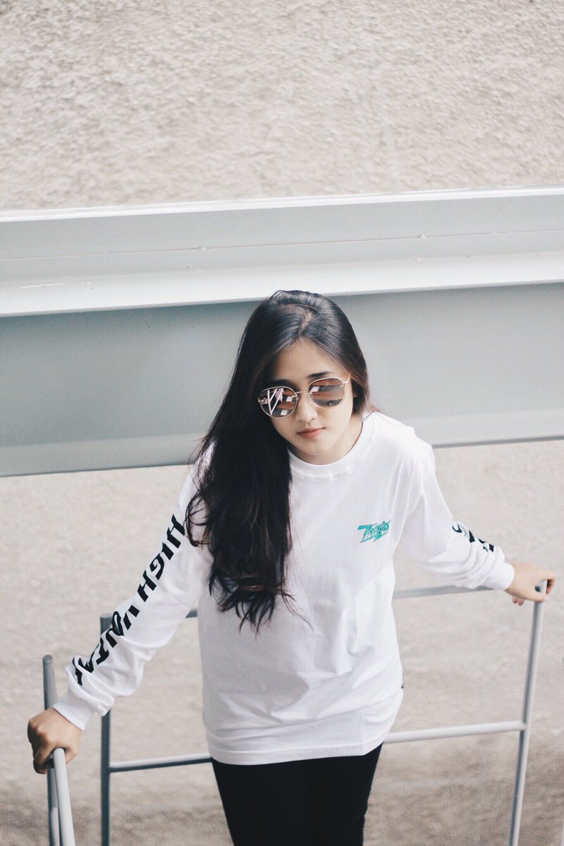 Travolt ID tweet media