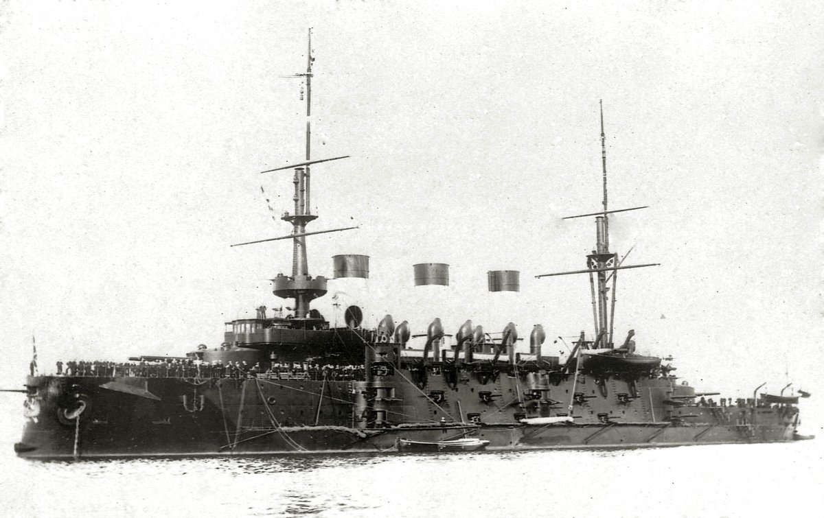 古い時代の軍艦bot Pa Twitter ロシア海軍 戦艦 オスラビア 1901年ペテルブルクの新海軍工廠で建造された 日露戦争ではバルチック艦隊の一隻として極東へ派遣されるも 日本海海戦では艦隊の先頭を航行していた為に日本海軍による集中砲撃を受けて大破炎上し沈没した