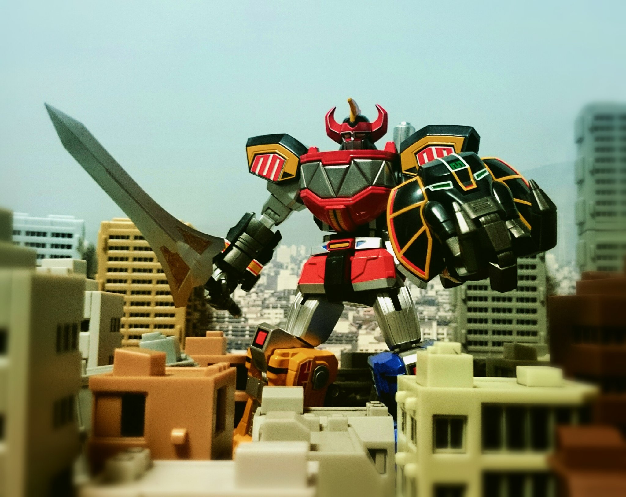 いっとぅん ロボット物もジオラマ栄えしますね 戦隊 特撮 オモ写 T Co Tmgp6pg4vn Twitter
