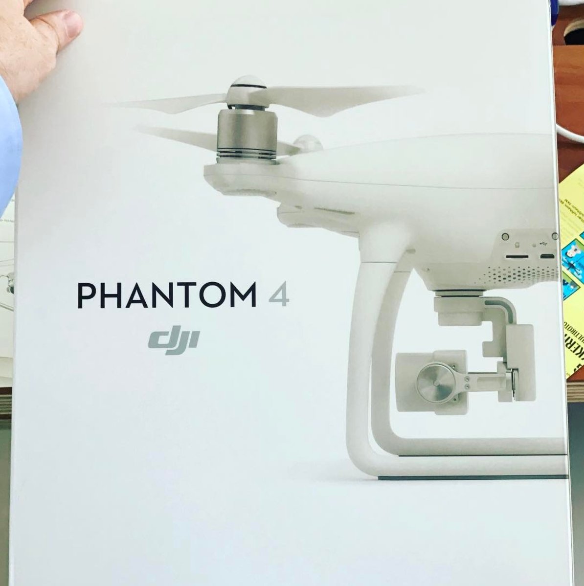 guyom_teillet's tweet photo. My drone for Christmas 🎅🏻 #PhantomIV #ReadyToTravel #4K https://t.co/xGXhFFOaWG