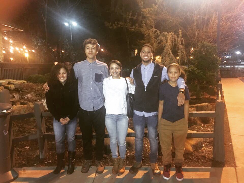 mariahmargolis's tweet photo. My people 🤘🏽 #lightskinaf https://t.co/8GLlJHmqT4