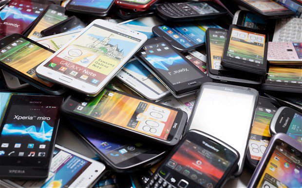 news24tvchannel's tweet photo. Hurry! Buy these smartphones in less than Rs 2000 #smartphones #cheapestsmartphones #digita https://t.co/LbjaUJwe5l https://t.co/Zw0nTp4KTr