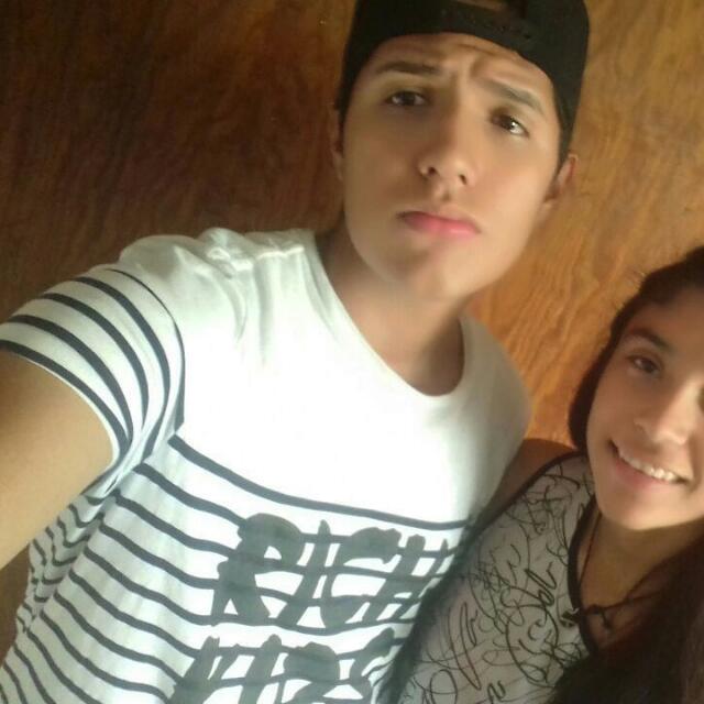 TradersCuerna_'s tweet photo. Definición de pareja perfecta la de @AlexTrada1 y @Srita_villal simplemente perfectos 😍😂😊😏😏😏 https://t.co/azp70C93tW