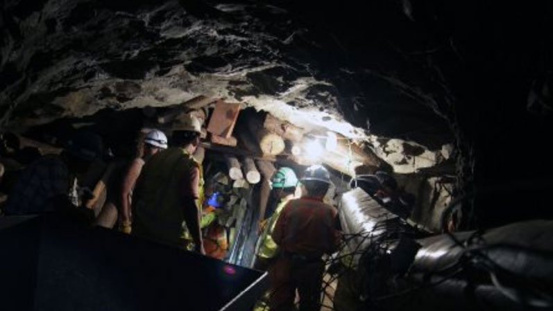 globovision's tweet photo. #Internacionales Al menos siete mineros atrapados en una mina de Perú https://t.co/QyEFtSYxso https://t.co/yijpoI0Uii
