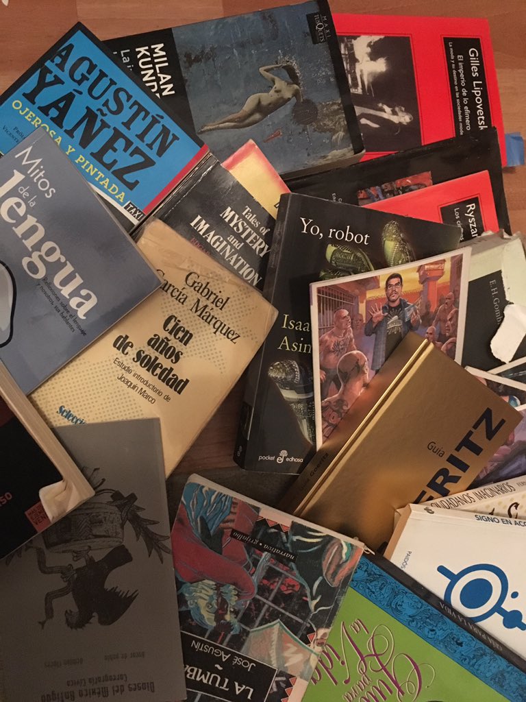 ValPunto's tweet image. Ya estoy empezando a meter mis libros en cajas #shitisreal