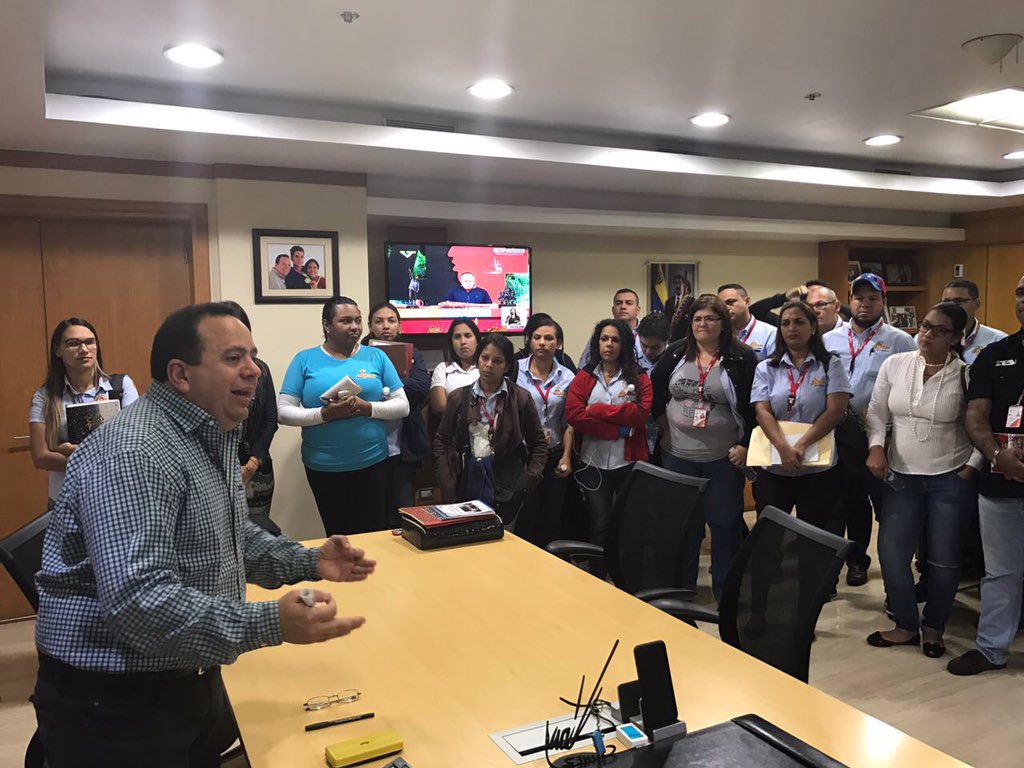 RMarcoTorres's tweet photo. El objetivo principal de @MercalOficial se enfila a dar cumplimiento a las instrucciones de nuestro Pdte @NicolasMaduro #TodoElPoderALosCLAP https://t.co/u4mpM8dAhu