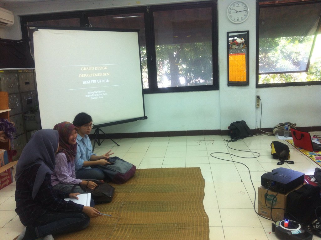 BEMFIBUI's tweet photo. Selamat siang, FIB! Saat ini sdg berlangsung UKK calon BPH Dep. Seni.

#TimTransisi #BEMFIBUI https://t.co/Log4Om9peV