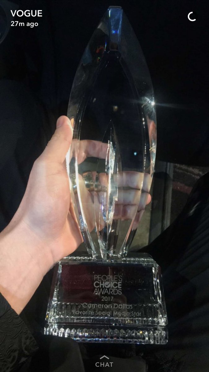 Magcon Updates On Twitter Cameron Dallas Won The Favorite Social Media Star Award At The 2017 People S Choice Awards