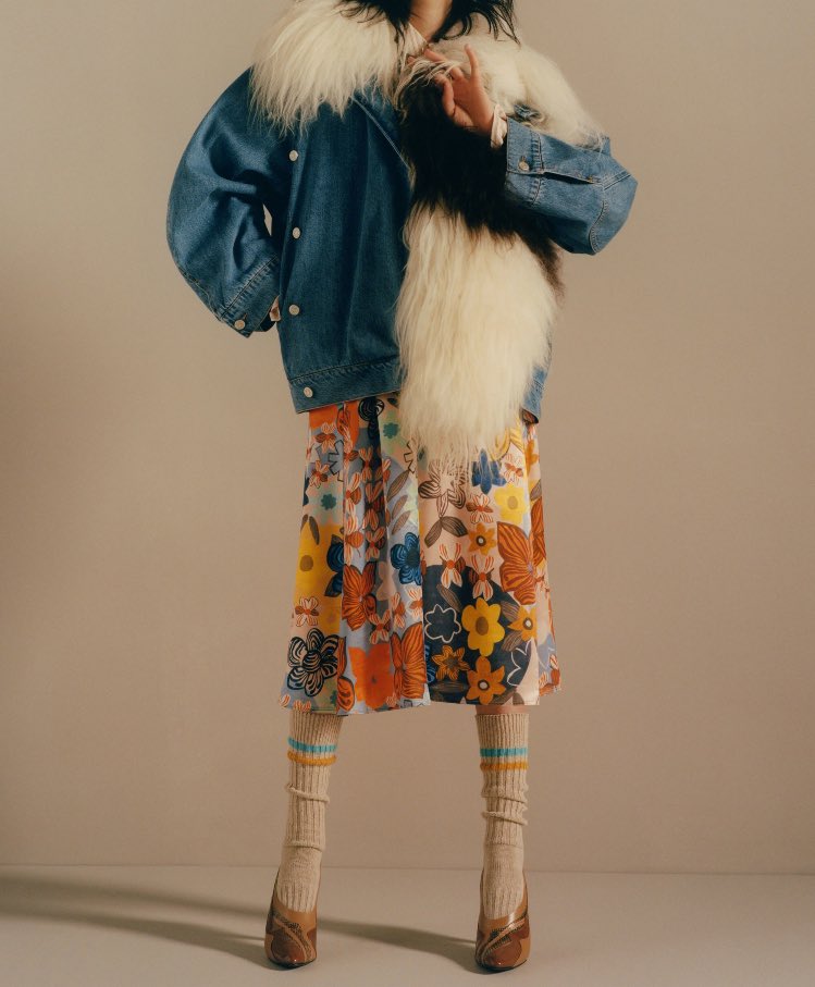 PetiteAnge_'s tweet image. Acne Studios pre-fall 2017, love the 60s/70s aesthetic it gives.