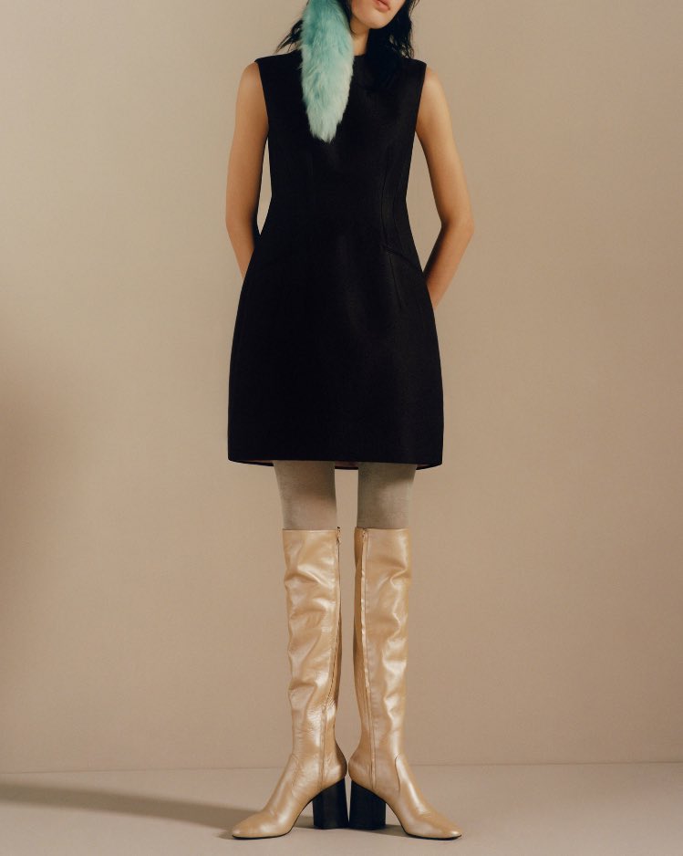 PetiteAnge_'s tweet image. Acne Studios pre-fall 2017, love the 60s/70s aesthetic it gives.