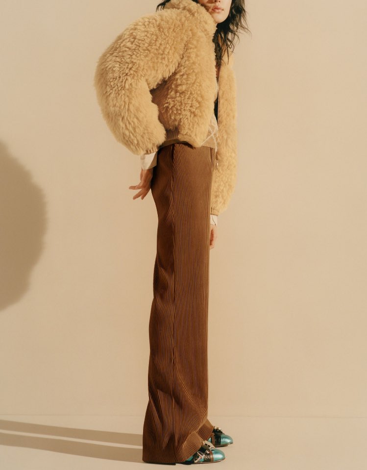 PetiteAnge_'s tweet image. Acne Studios pre-fall 2017, love the 60s/70s aesthetic it gives.