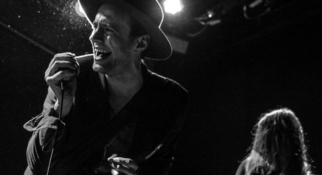 FlicksNZ's tweet photo. Finn Andrews of @TheVeils chats with us about being in the new season of TWIN PEAKS, playing @lanewayfestNZ &amp; more https://t.co/Jzgw47CbFf https://t.co/Q1euUsdtb6
