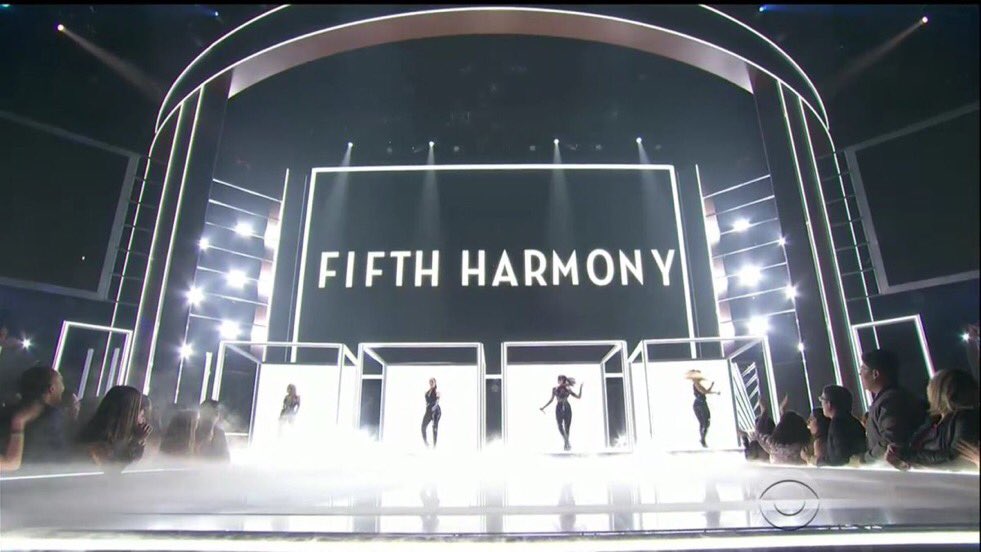 Sem_Palavras2's tweet photo. "So much to come, stay tuned!"
#FifthHarmony #NothingStopUs #PCAs2017 #PCAWarner #5H3 https://t.co/DgcQDRLasA