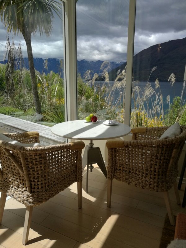 ClusterPh's tweet photo. The Kiwi Honeymoon of all our dreams. @jesskienle #NewZealand #Travel https://t.co/hR5EK7aytO https://t.co/w4zsdqg7nw