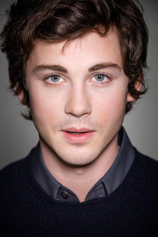 Parabens pro nosso bebe  \"HAPPY BDAY LOGAN LERMAN\" 