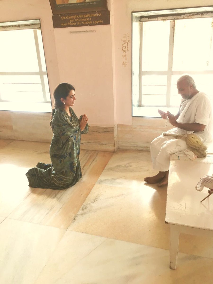ShainaNC's tweet image. Met with #Nayan Padma sagar maharaj saheb #jain samaj visionary,has big plans for #jain leadership in coming elections inspired by #Modiji