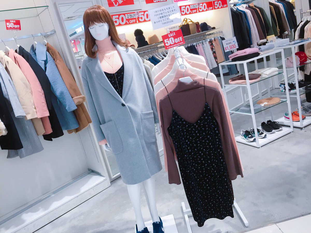 thirdroom109's tweet photo. ニット＆もこもこシャギープードルコート🐩💓再入荷致しました✨再入荷の度にすぐ完売してしまう大人気商品ですので‼️お早めにっ💨
#SHIBUYA109 #THIRDROOM 
#渋谷109 #プードルコート 
#シャギーコート #ニット #再入荷 https://t.co/MxSgUJij8M