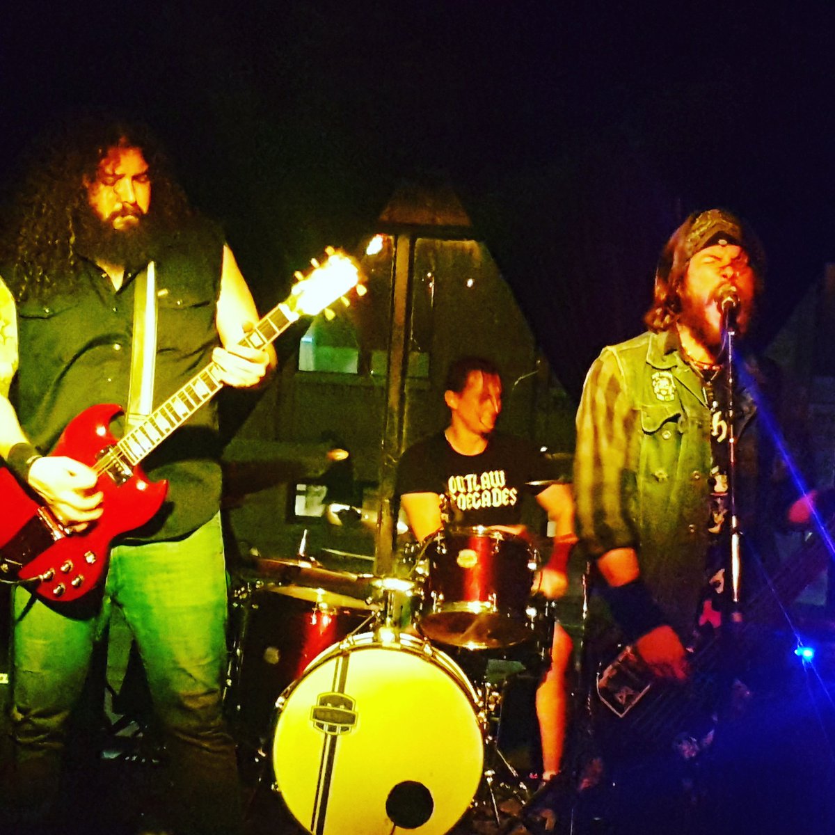 .<a href="/Snakerivermetal/">SnakeRiverRedemption</a> killing it right now @ <a href="/Cherry_Colas/">Cherry Cola's</a> #Toronto
#whiskeywednesday #Ontario #Canada #metal #HEAVYMETAL #loud #thesix #music