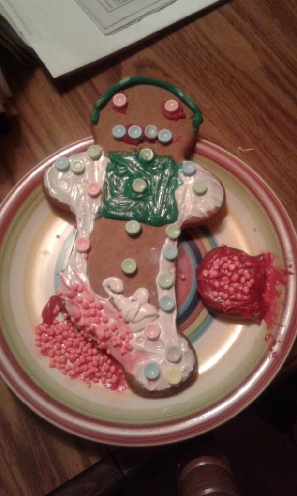 starwolfleader1's tweet photo. I killed a gingerbread man Xd #poorgingerbreadman https://t.co/yQ4AoPWnA0