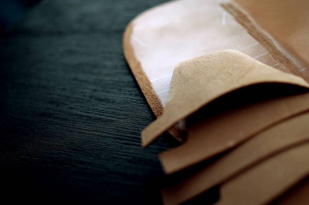 babylonica_info's tweet photo. #下処理
#creema #iichi #minne #madeinjapan
#leathercraft #leatherwallet #handsewn
#leatherwork #babylonica #handstit… https://t.co/ntnV4GMiTP