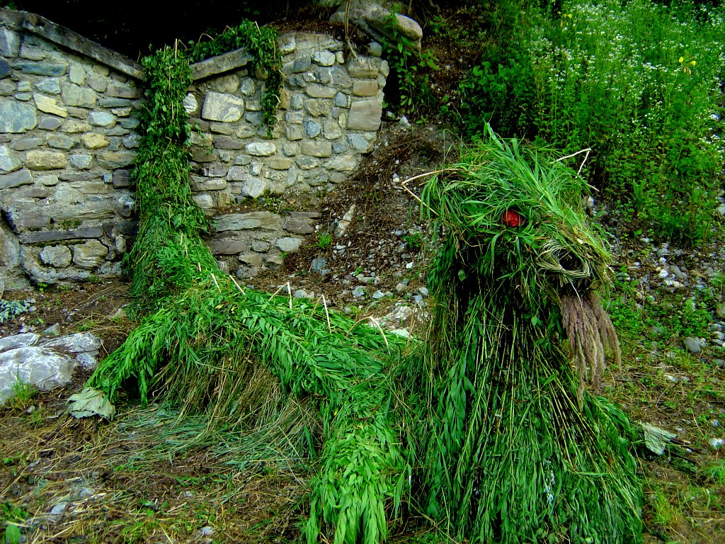 aganart's tweet photo. Smaug the dragon (Ovaro 2009) @landartforkids @LandArt_  @LandscapeEvent @danny_italy @FvgEventi @ProOvaro @Z0NC0LAN #Fvg #LandArt https://t.co/AzV9m5e22v