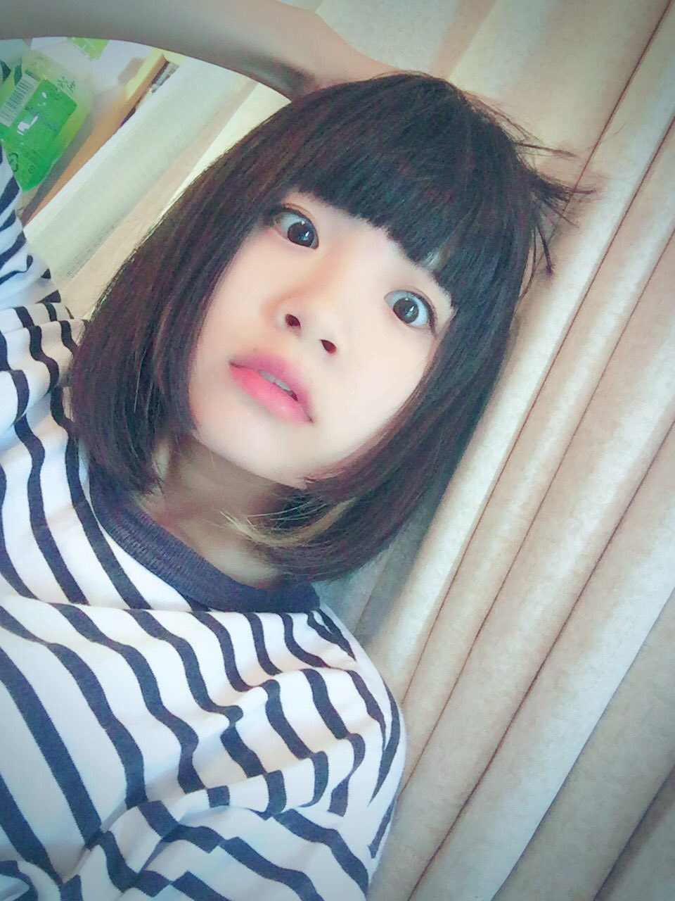 かるあきな子 در توییتر 前歯チラの自撮り 出っ歯で前歯でかいだけなんやけど