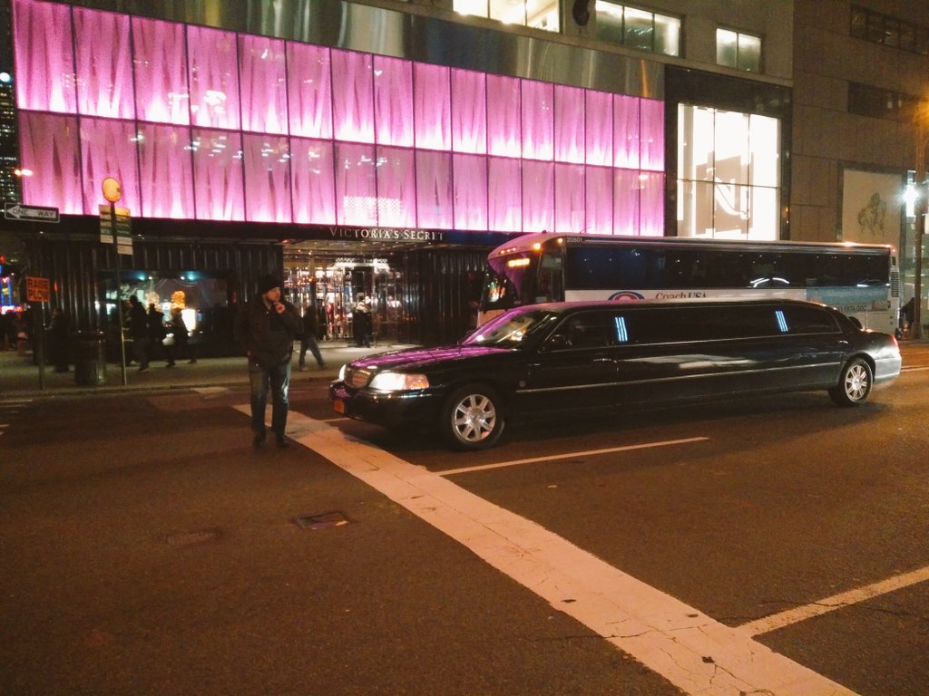 LensOfNYC's tweet image. New York a city that never sleeps..  Our first tweet. Hello #NewYorkCity #NYCLens