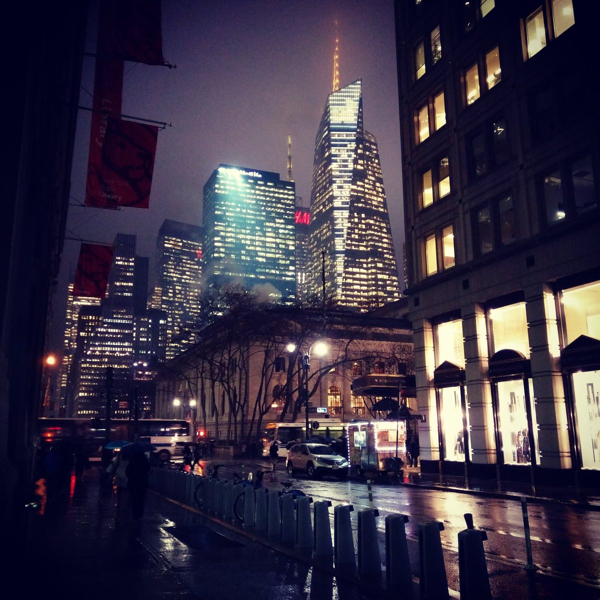 LensOfNYC's tweet image. New York City on a beautiful rainy day #NewYorkCity #NYCLens
