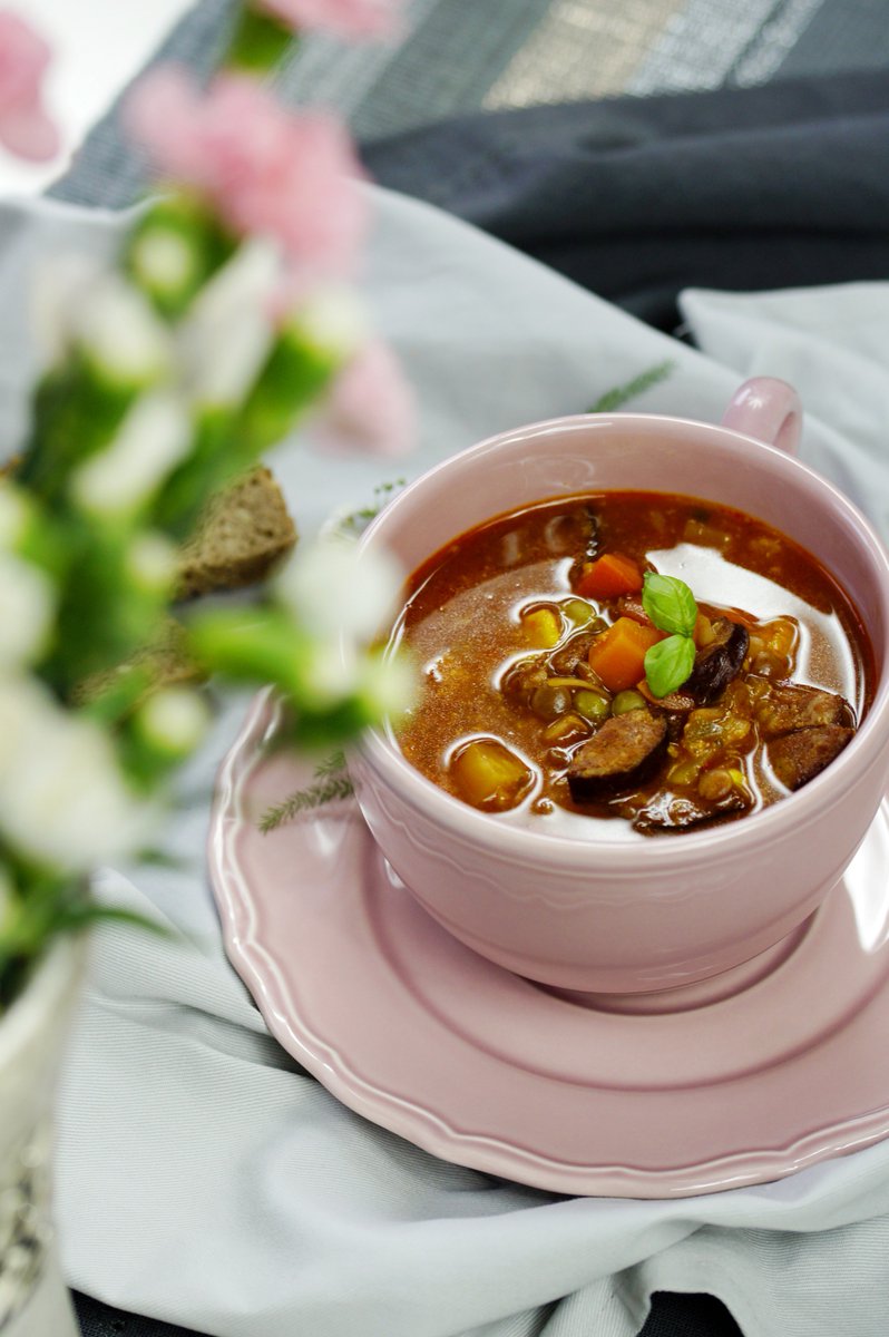 ZMGorzyca's tweet photo. Pikantna #zupa z soczewicą i kiełbasą :) #food #foodporn #soup #foodlove https://t.co/BekGiB0M4e
