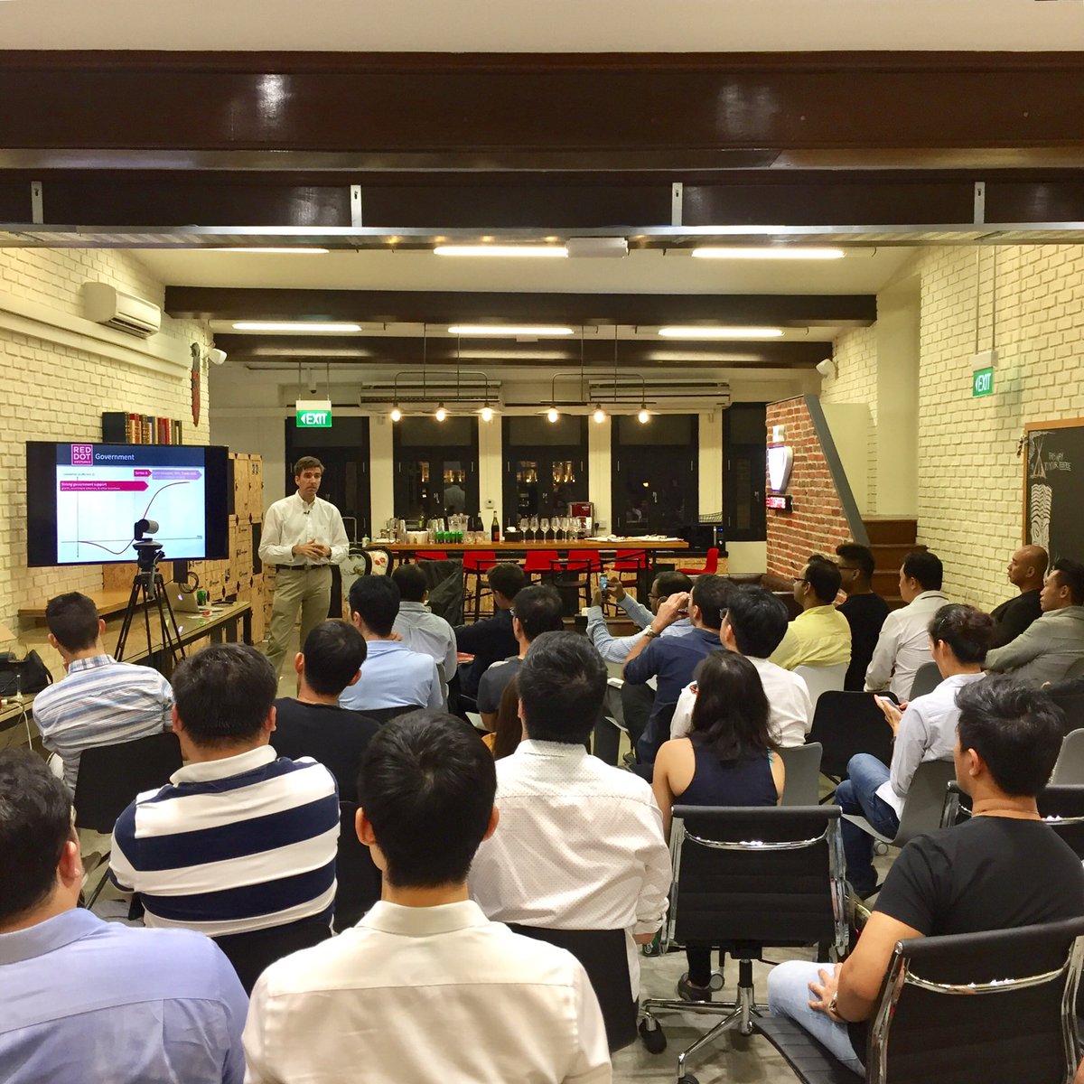 Charlie Ill, Investment Director <a href="/RedDotVC/">Red Dot Ventures</a> in the house! Giving the talk on how to cross the chasm between Seed stage to Series A. #startup