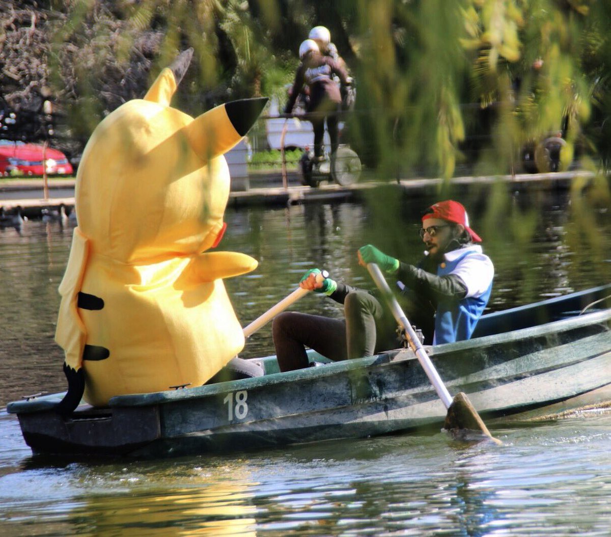 WTF??! 🤷🏻‍♂️

¿Qué hacen <a href="/NexxuzHD/">Nexxuz</a> y Pikachu navegando juntos? 

Pronto lo descubriremos.