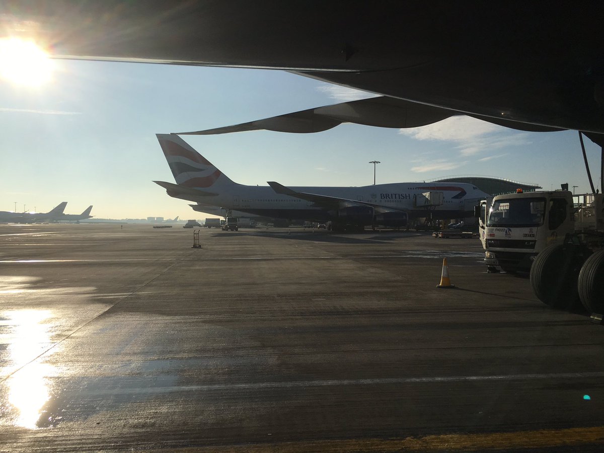 theplayer_pilot's tweet photo. A sunny morning doing the walk round  @HeathrowAirport #avgeek #pilotseyeview https://t.co/xKbFt4XdEN