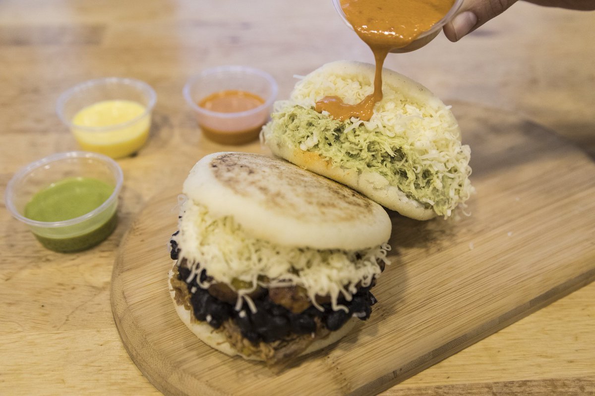 Sábado @Naubostik el tema del mes: Desayun@s all day long. Con <a href="/lataguaraarepas/">La Taguara Areperia</a>  y sus #arepas de maíz rellenas de sabores del #caribe.