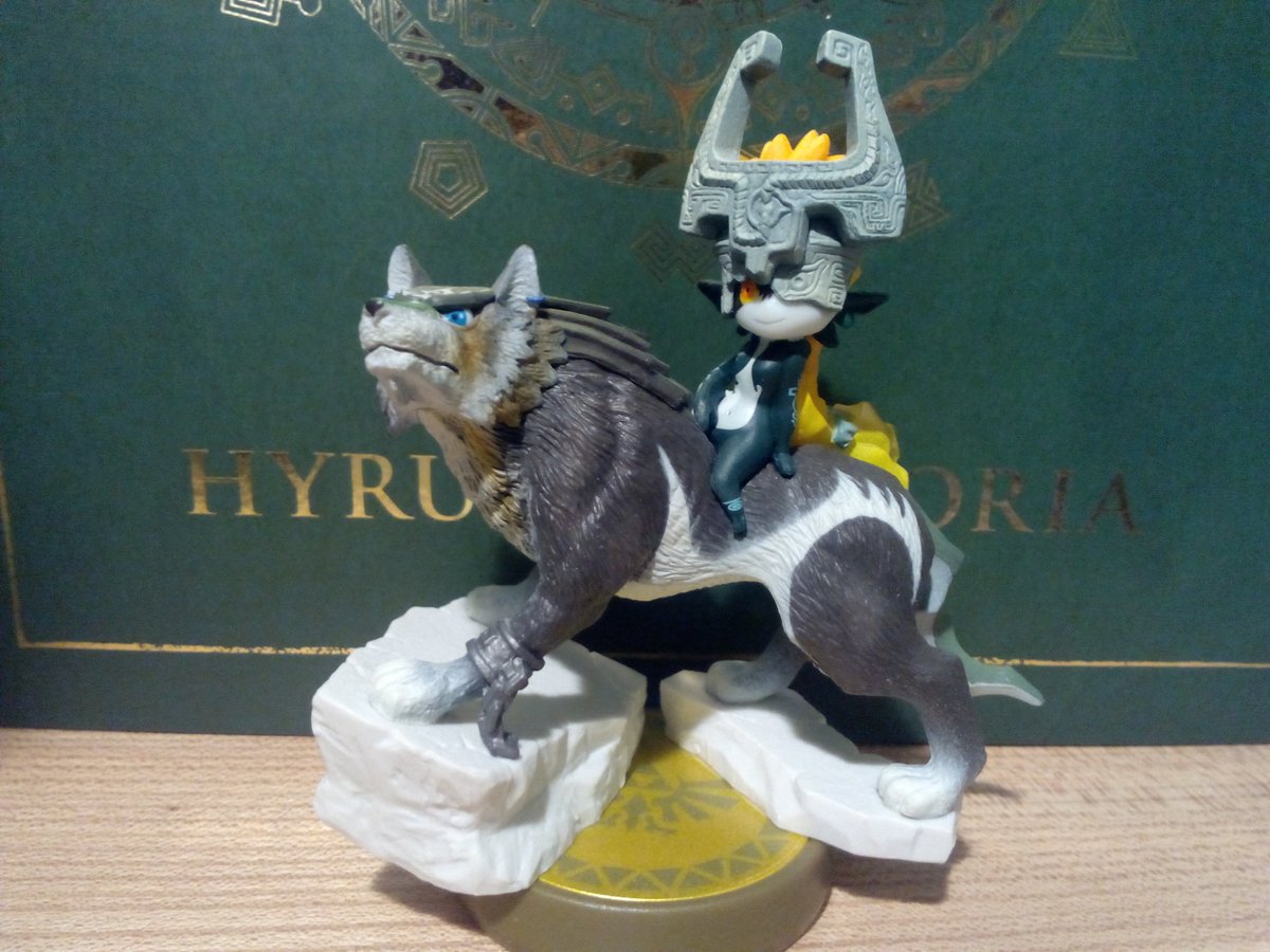IriaGames's tweet photo. @Nintenderos Aquí huele a gran sorteo...  #quieroSwitch con el nuevo Zelda porque mi amiibo de Link lobo está hambriento de aventura! https://t.co/IbJOAdVeXK