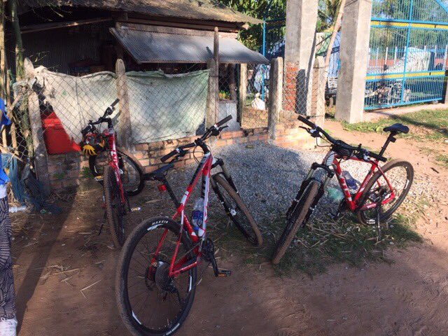 ridetoexplore's tweet image. Have fun riding with Giant XTC SLR 27.5", through tiny villages around Siemreap with Unique Adventure. #UniqueAdventure #TheCycleTour